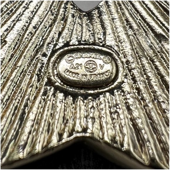 Chanel CC Pin and Brooch - Picture 4 of 6